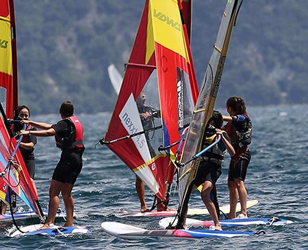 Lezione windsurf Limone sul Garda